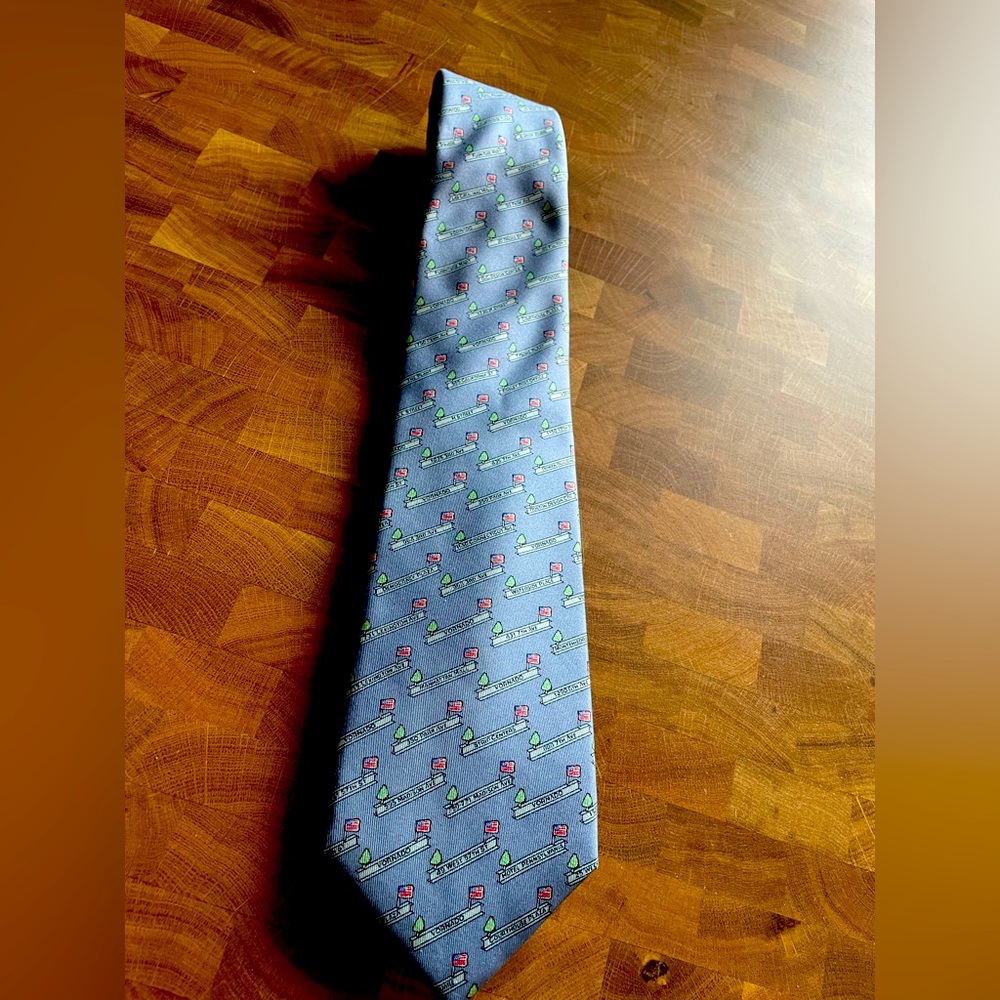 Vineyard vines customs 100% silk neck tie Toys R Us NWT